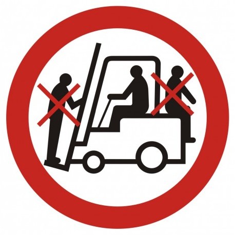 GB002 Zakaz przewozu osób na urządzeniach transportowych 1